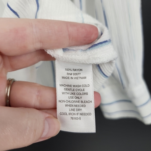 A.N.A. Womens Gauzy Button Front Top size S White Blue Crinkle Contemporary - Picture 5 of 7